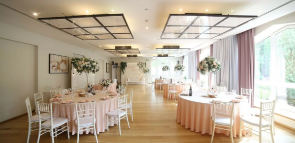 Villa Arcobaleno. Банкетный зал с видом на сад