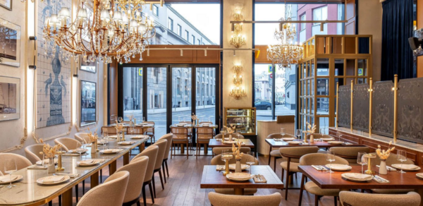 Garda. Банкетный зал с большими панорамными окнами