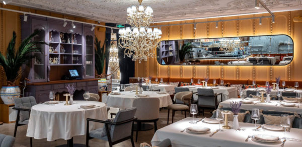 Garda. Банкетный зал с открытой кухней