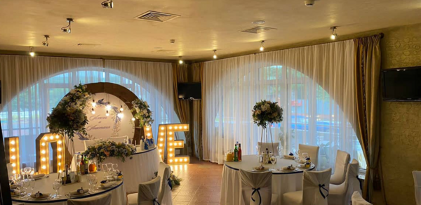 Банкетный зал в загородном клубе Белый берег