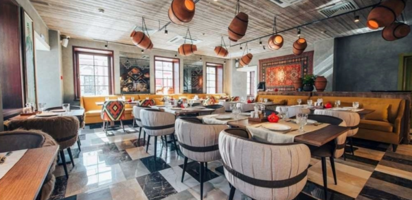 Мзиури. Банкетный зал в серых тонах