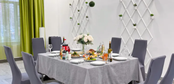 Москwa. Банкетный зал в теплых тонах