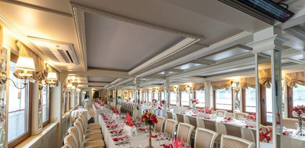 Банкетный зал на теплоходе Артурc