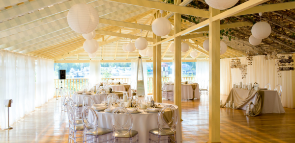 Мореман. Небольшая веранда для банкетов