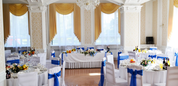 Микки. Банкетный зал с позолоченным декором