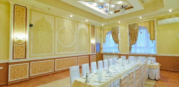 Мики. Небольшой банкетный зал