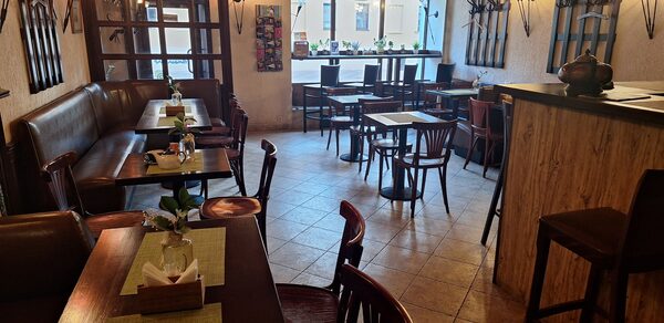 Уютный камерный лофт-бар