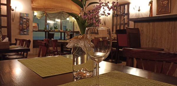 Уютный камерный лофт-бар