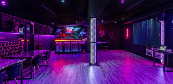 LoftForParty (ЛофтФорПати). Японский киберпанк в неоновом стиле