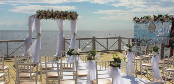 Paradise. Шатер для банкетов в загородном коттедже 