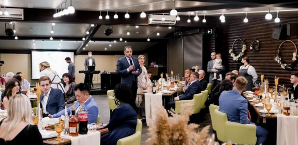 Шале.Банкетный зал в альпийском стиле