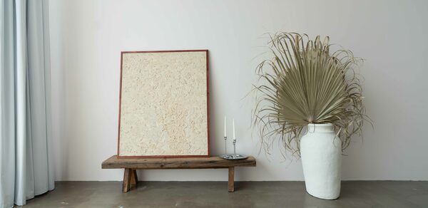 Просторный зал в теплых тонах на Васильевском острове