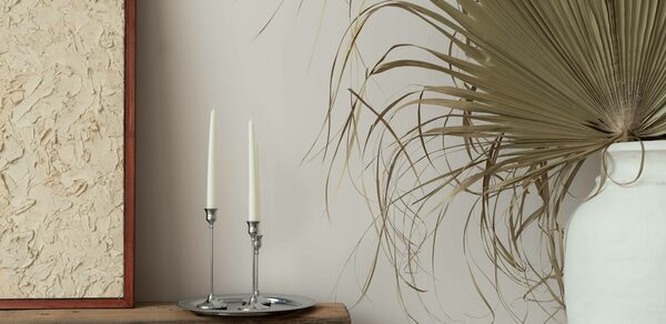 Просторный зал в теплых тонах на Васильевском острове