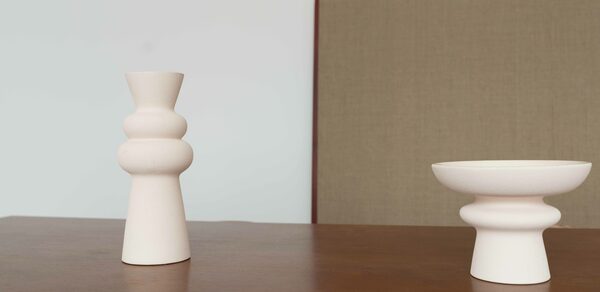 Просторный зал в теплых тонах на Васильевском острове