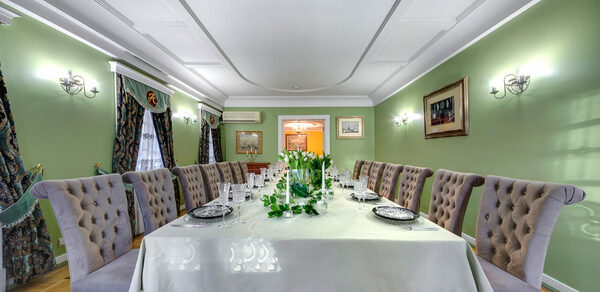 Усадьба. Банкетный зал в светло-зеленых оттенках