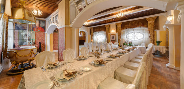 Усадьба. Роскошный банкетный зал