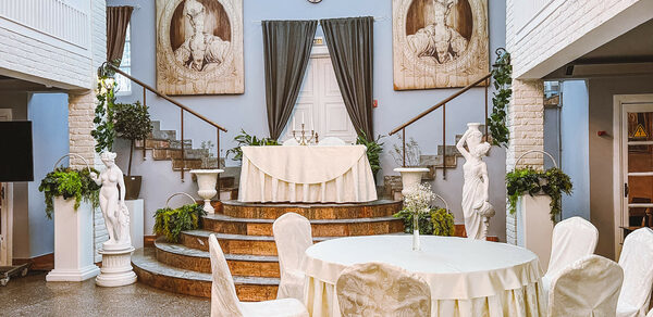 Усадьба. Светлый банкетный зал с лофт-дизайном