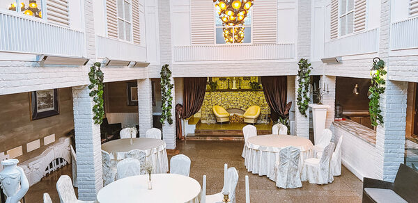 Усадьба. Светлый банкетный зал с лофт-дизайном