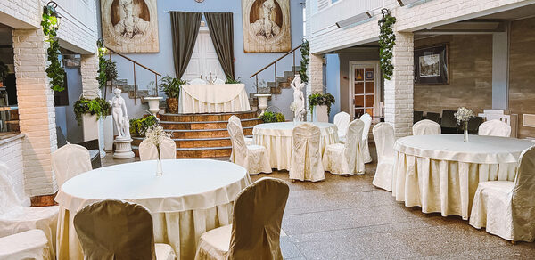 Усадьба. Светлый банкетный зал с лофт-дизайном