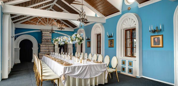 Усадьба. Банкетная площадка в летнем дворике