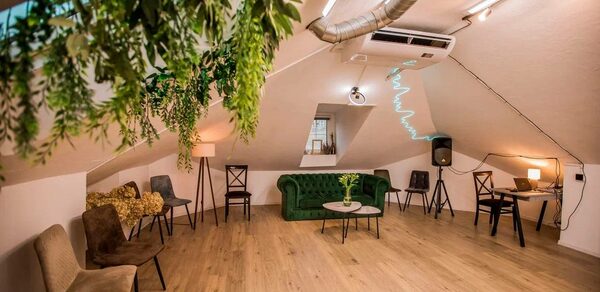 Main loft (Главный лофт). Уютный лофт-зал с проектором
