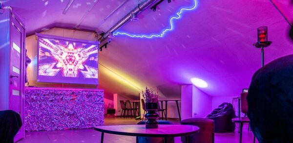 Dizzy loft (Диззи лофт). Яркий лофт
