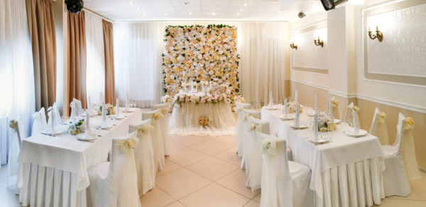 Силует. Белый банкетный зал