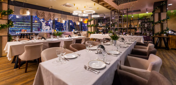 Шато Винтаж. Светлый банкетный зал 