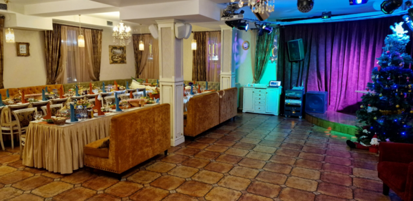 Три башни. Банкетный зал в роскошном ресторане