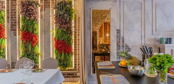 Лофт с кухней, панорамными окнами и верандой