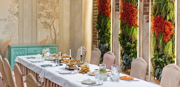 Лофт с кухней, панорамными окнами и верандой