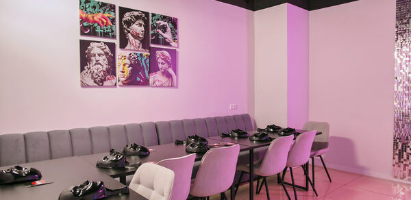 Лофт-зал с караоке и диско-шаром