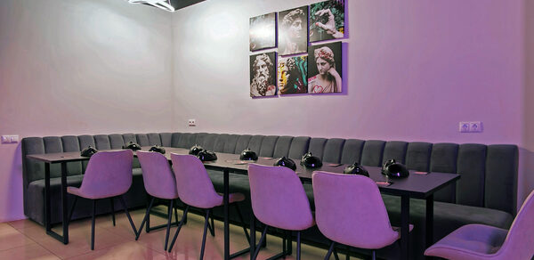 Лофт-зал с караоке и диско-шаром