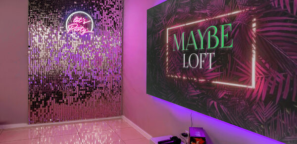 Лофт-зал с караоке и диско-шаром
