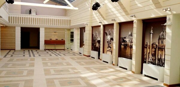 Леонардо. Банкетный зал с панорамной крышей