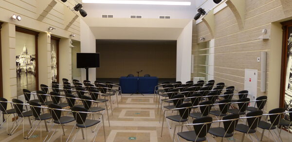 Леонардо. Банкетный зал с панорамной крышей