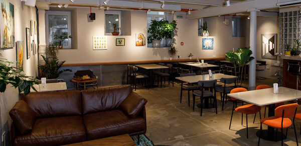 Дадати. Лофт с барной стойкой