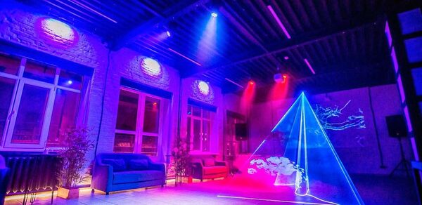 Лофт Дельта. Большой лофт со сценой, караоке, активностями