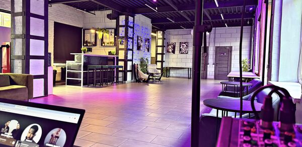Лофт Дельта. Большой лофт со сценой, караоке, активностями