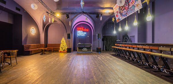 Лендок. Банкетный зал в историческом здании 