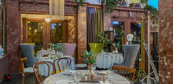 Лендок. Банкетный зал в историческом здании 