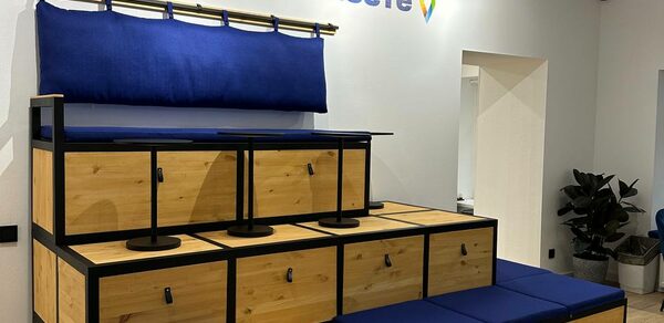 Лофт в центре города с барной стойкой