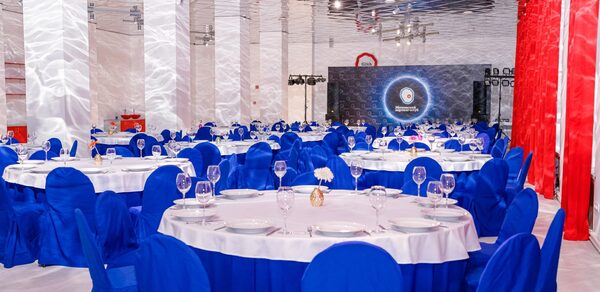 Глинтвейн. Зеркальный банкетный зал