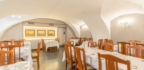 Чайковский. Малый банкетный зал на 17 гостей