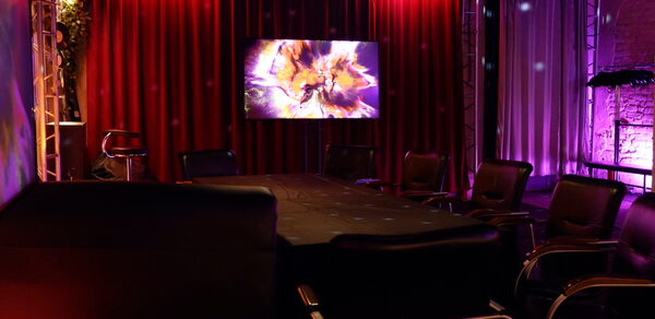 Пианино Лофт (PianoLoft). Лофт-зал с кирпичными стенами