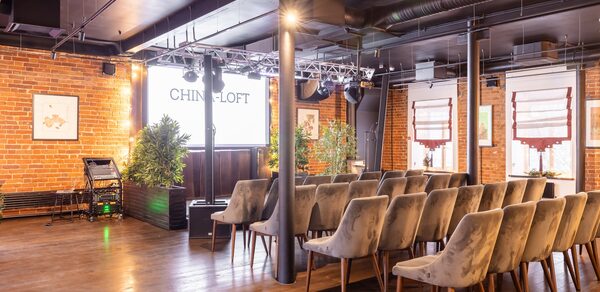 Просторный лофт с восточными элементами 