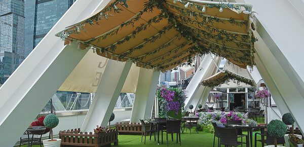 Most Lounge (Мост Лаунж). Веранда с видом на Москва-Сити 