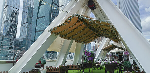 Most Lounge (Мост Лаунж). Веранда с видом на Москва-Сити 
