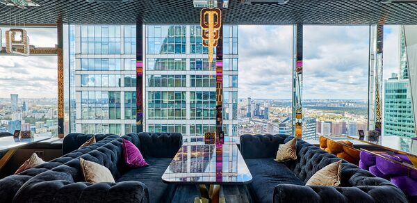 Лаундж-бар под закрытие в Москва-Сити