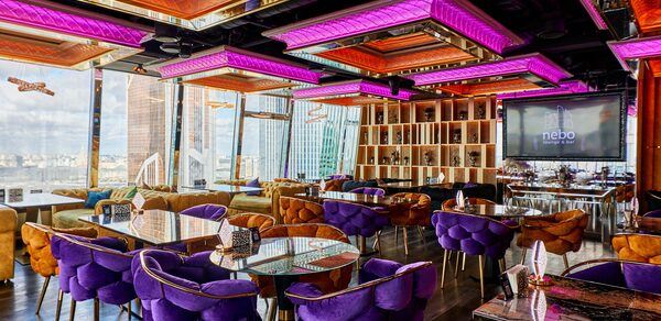 Лаундж-бар под закрытие в Москва-Сити